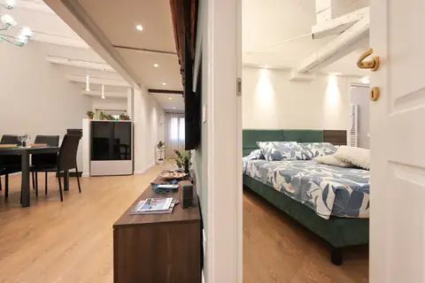 El dormitorio doble visto desde el salón
